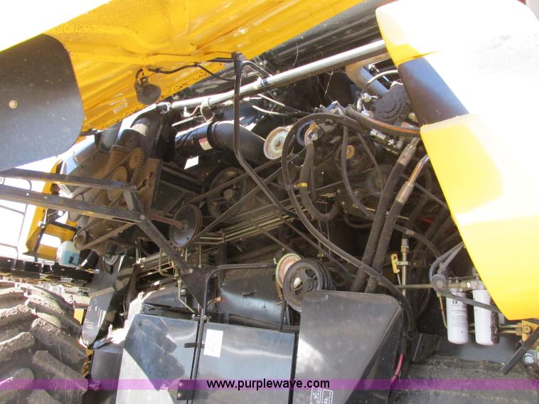 image for item F4832 2005 New Holland CR940 RWA combine