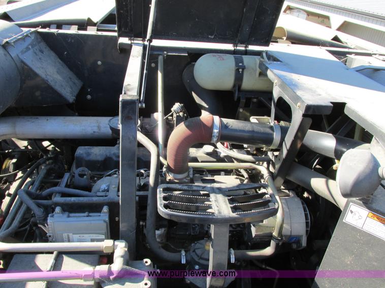 image for item F4832 2005 New Holland CR940 RWA combine