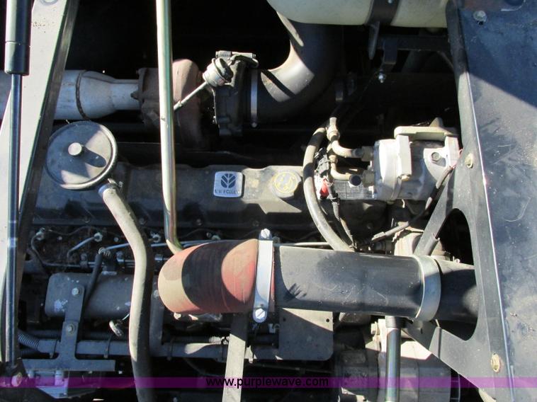 image for item F4832 2005 New Holland CR940 RWA combine