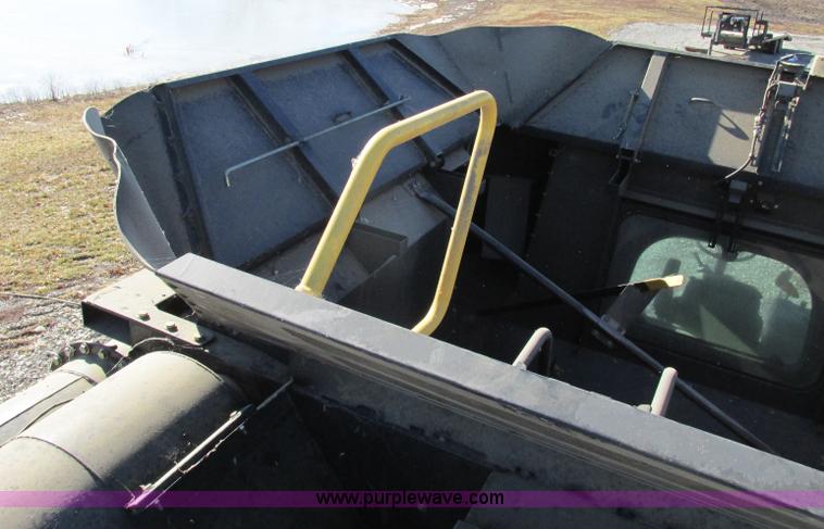 image for item F4832 2005 New Holland CR940 RWA combine