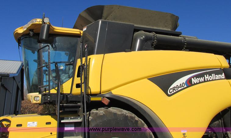 image for item F4832 2005 New Holland CR940 RWA combine