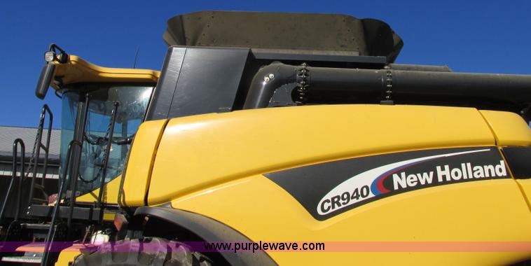 image for item F4832 2005 New Holland CR940 RWA combine