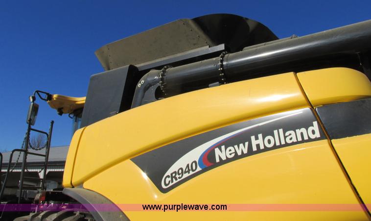 image for item F4832 2005 New Holland CR940 RWA combine