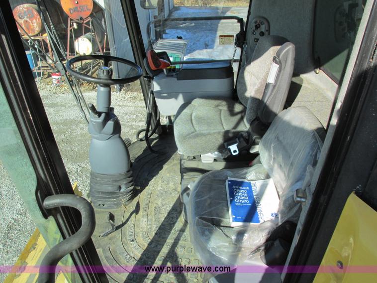 image for item F4832 2005 New Holland CR940 RWA combine