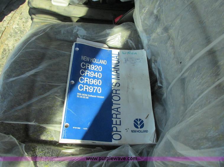 image for item F4832 2005 New Holland CR940 RWA combine