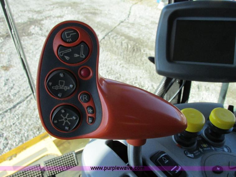 image for item F4832 2005 New Holland CR940 RWA combine