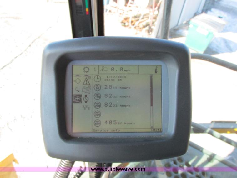 image for item F4832 2005 New Holland CR940 RWA combine