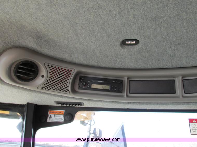 image for item F4832 2005 New Holland CR940 RWA combine