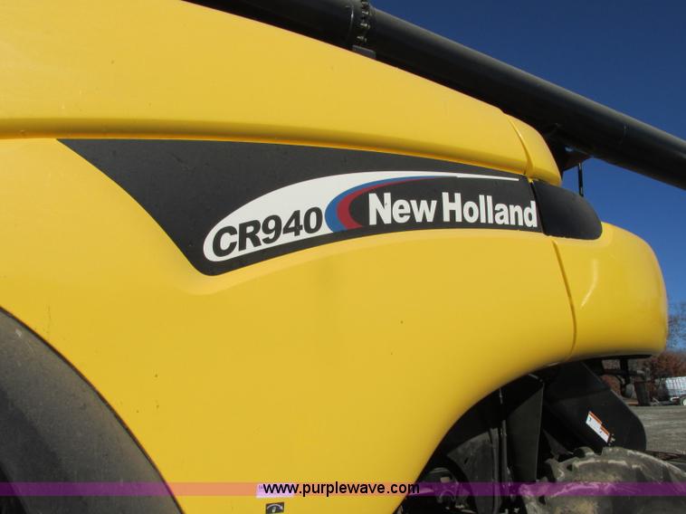 image for item F4832 2005 New Holland CR940 RWA combine