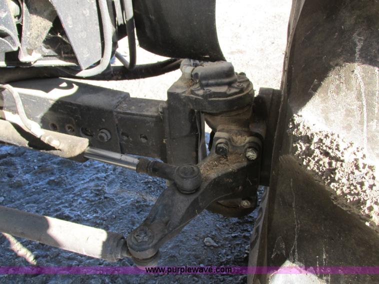 image for item F4832 2005 New Holland CR940 RWA combine