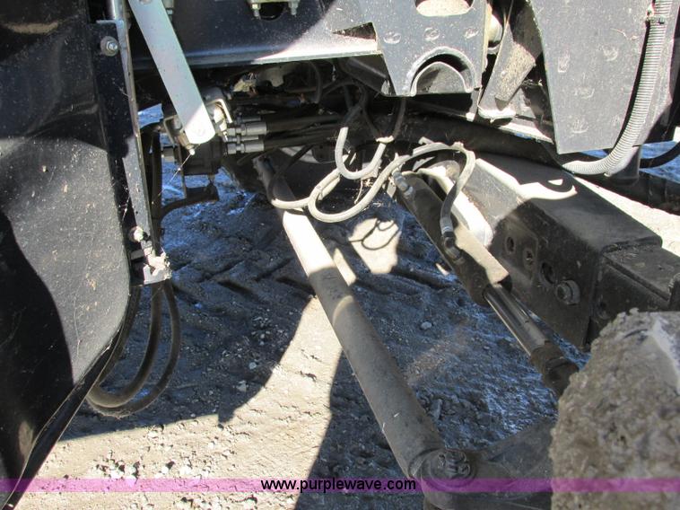 image for item F4832 2005 New Holland CR940 RWA combine