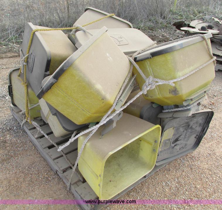 image for item G9372 John Deere 7000 planter