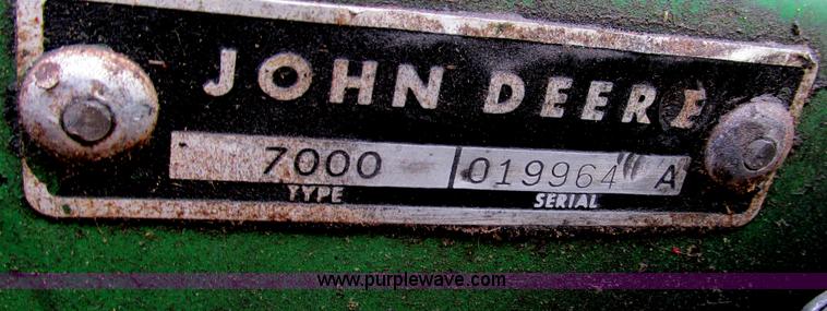 image for item G9372 John Deere 7000 planter