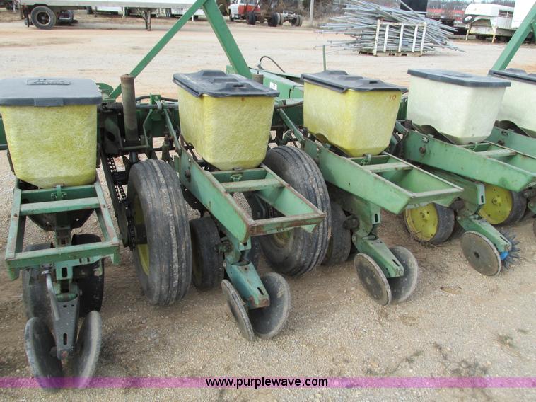 image for item G9373 John Deere 7000 planter