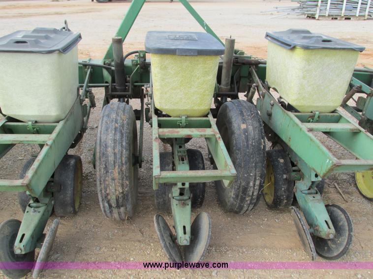 image for item G9373 John Deere 7000 planter