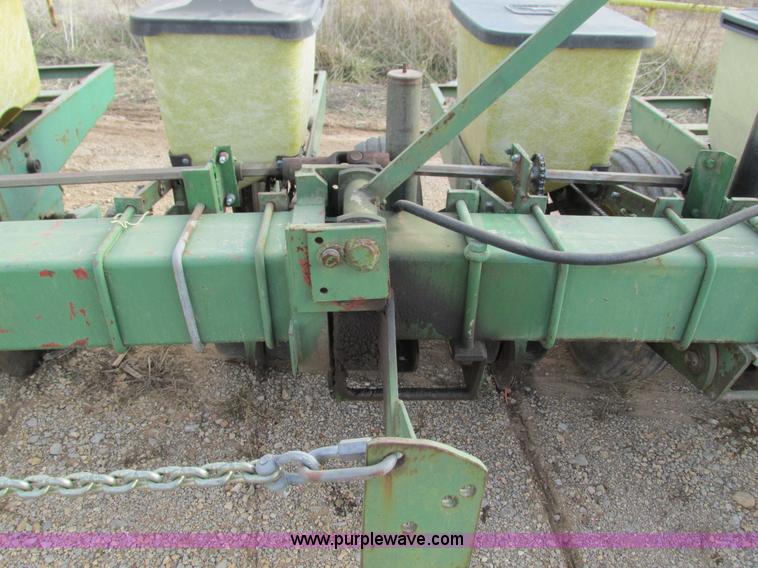 image for item G9373 John Deere 7000 planter