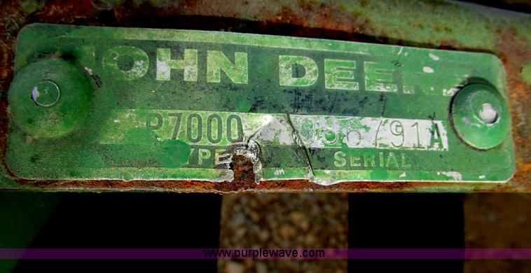 image for item G9373 John Deere 7000 planter