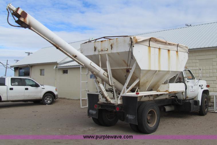 image for item G9621 1988 Chevrolet C70 dry tender truck