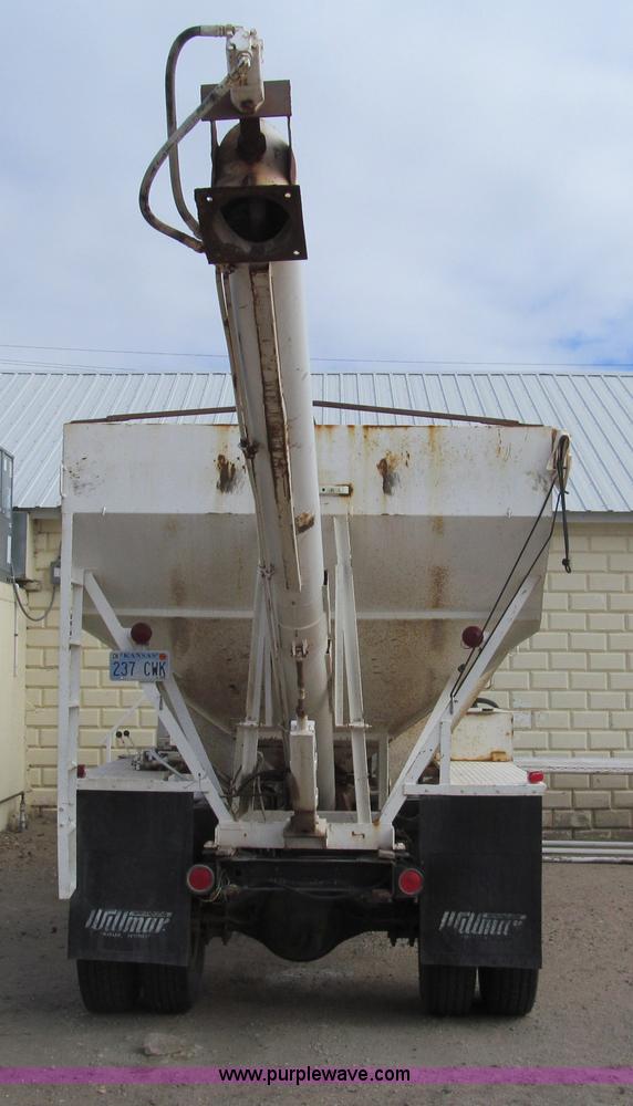 image for item G9621 1988 Chevrolet C70 dry tender truck