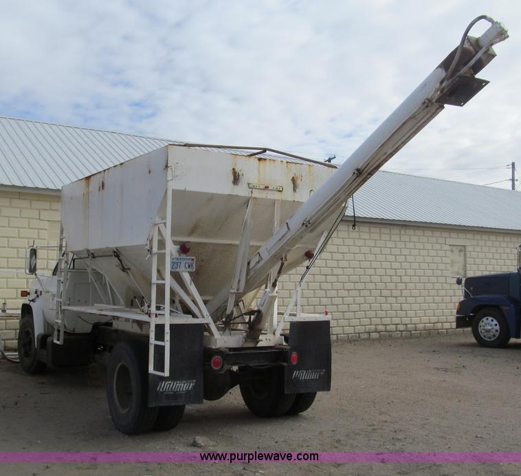 image for item G9621 1988 Chevrolet C70 dry tender truck