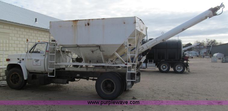 image for item G9621 1988 Chevrolet C70 dry tender truck