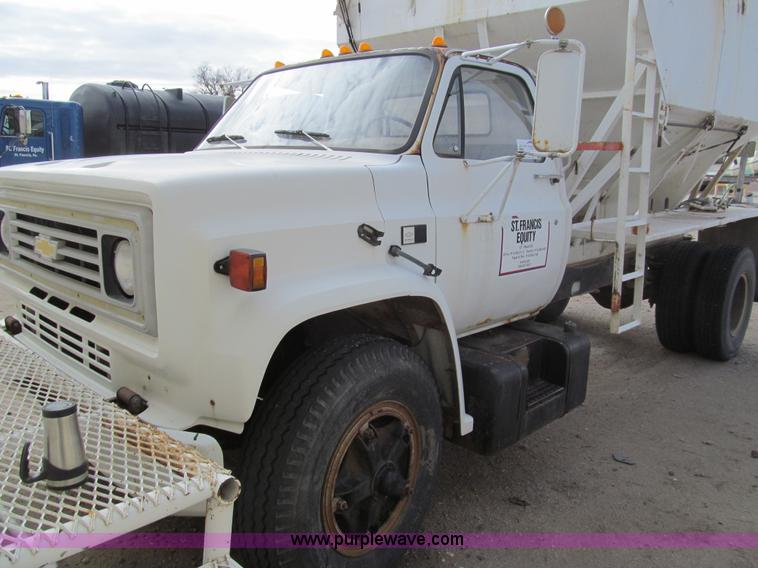 image for item G9621 1988 Chevrolet C70 dry tender truck