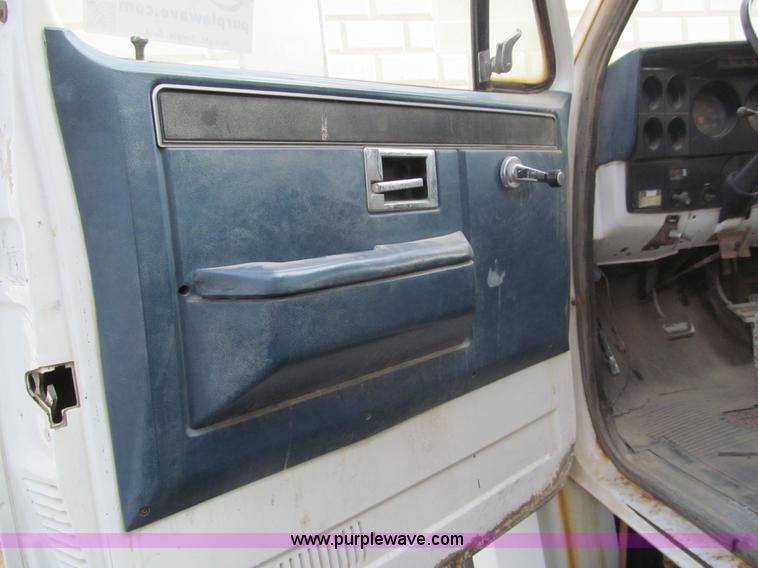 image for item G9621 1988 Chevrolet C70 dry tender truck