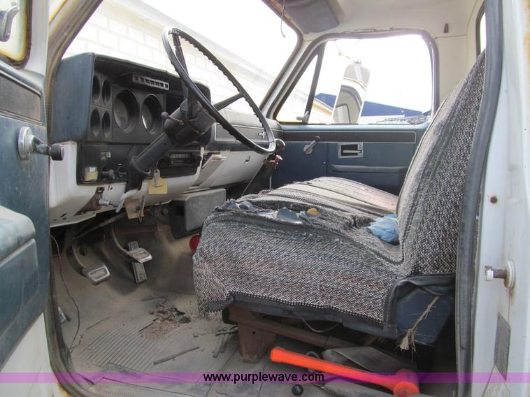 image for item G9621 1988 Chevrolet C70 dry tender truck