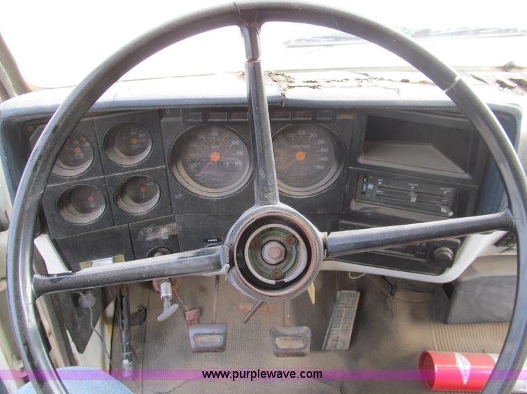 image for item G9621 1988 Chevrolet C70 dry tender truck