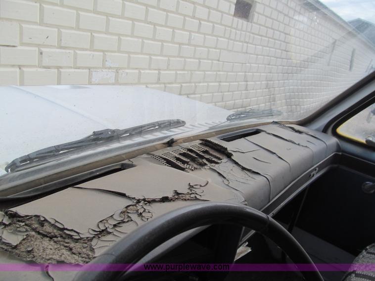 image for item G9621 1988 Chevrolet C70 dry tender truck