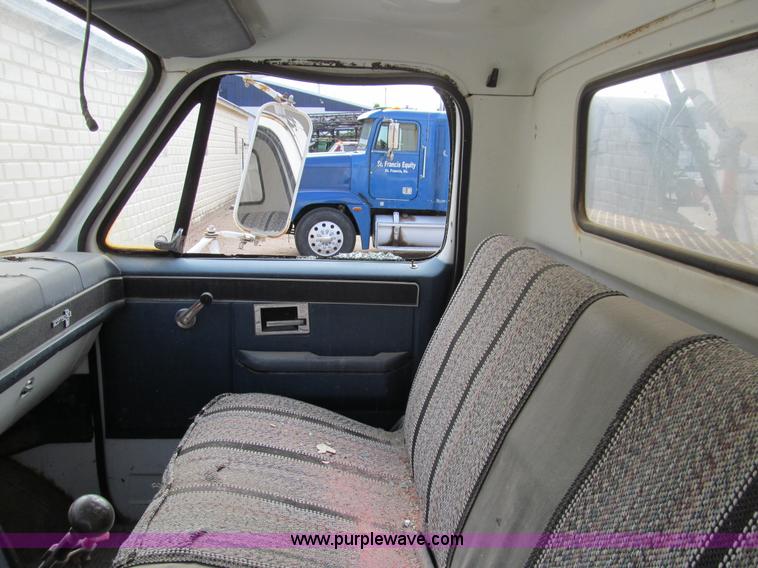 image for item G9621 1988 Chevrolet C70 dry tender truck