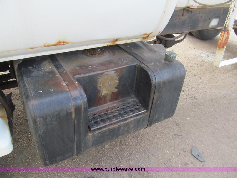 image for item G9621 1988 Chevrolet C70 dry tender truck