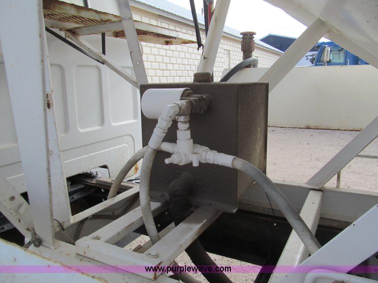 image for item G9621 1988 Chevrolet C70 dry tender truck