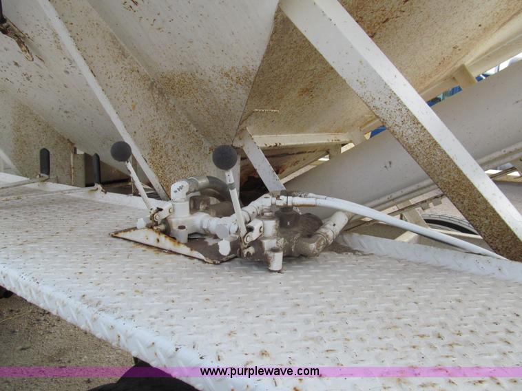 image for item G9621 1988 Chevrolet C70 dry tender truck