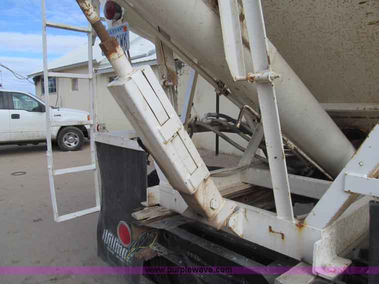 image for item G9621 1988 Chevrolet C70 dry tender truck