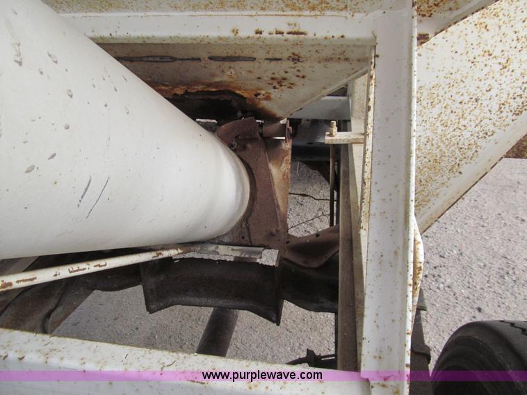 image for item G9621 1988 Chevrolet C70 dry tender truck