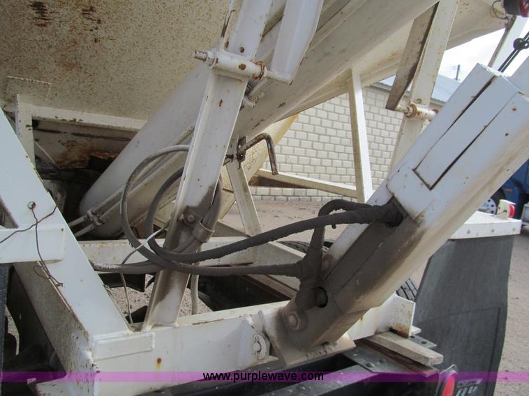 image for item G9621 1988 Chevrolet C70 dry tender truck