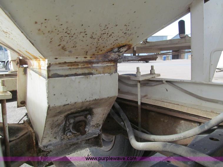 image for item G9621 1988 Chevrolet C70 dry tender truck