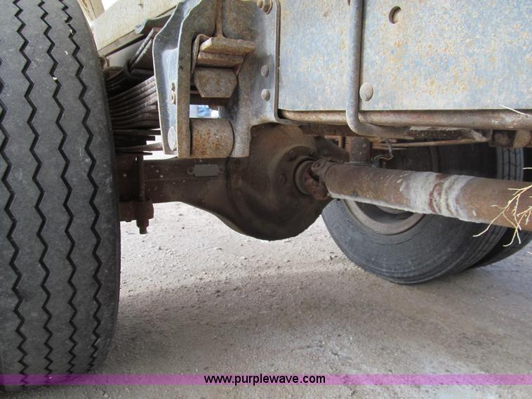 image for item G9621 1988 Chevrolet C70 dry tender truck