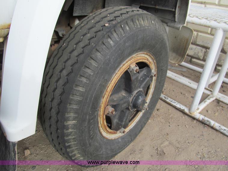 image for item G9621 1988 Chevrolet C70 dry tender truck