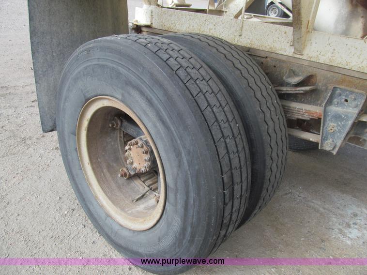 image for item G9621 1988 Chevrolet C70 dry tender truck