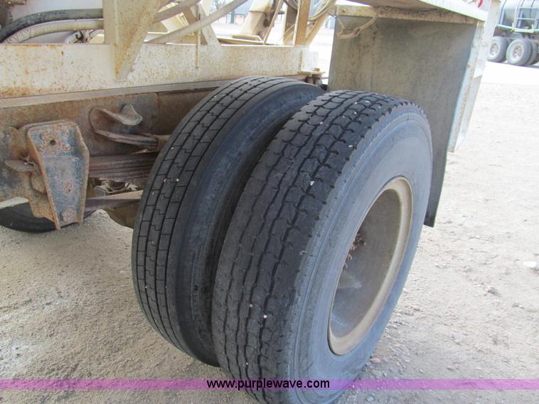 image for item G9621 1988 Chevrolet C70 dry tender truck