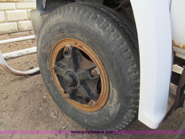 image for item G9621 1988 Chevrolet C70 dry tender truck