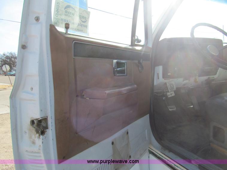 image for item G9622 1989 Chevrolet Kodiak propane bobtail truck