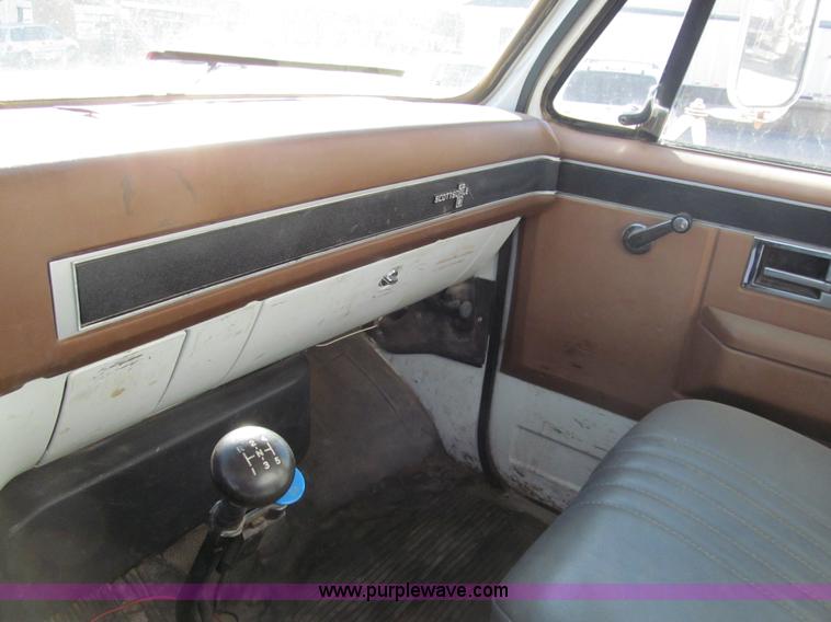 image for item G9622 1989 Chevrolet Kodiak propane bobtail truck