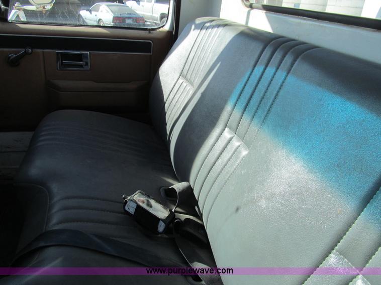 image for item G9622 1989 Chevrolet Kodiak propane bobtail truck