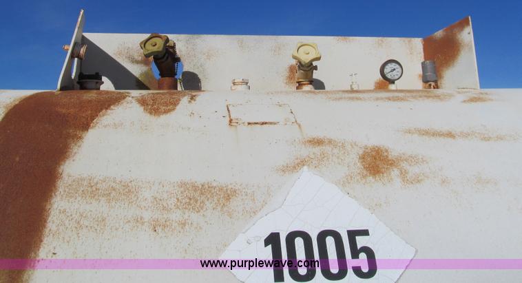 image for item G9631 Anhydrous tank and running gear