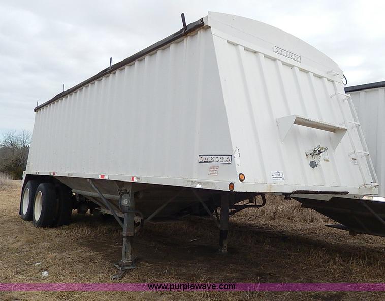 image for item H1252 1998 Dakota single hopper grain trailer