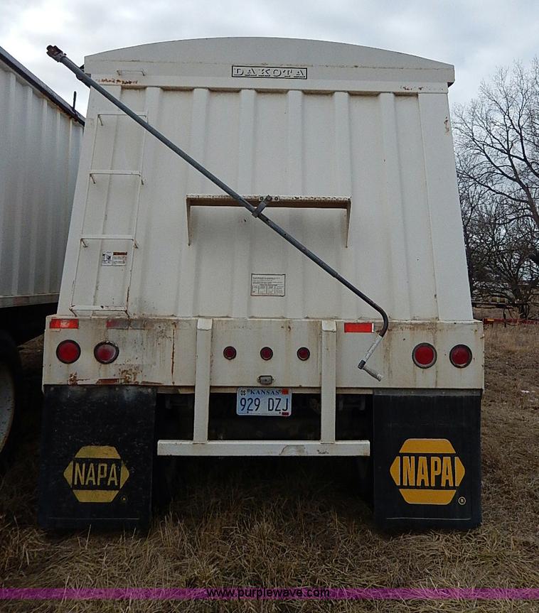 image for item H1252 1998 Dakota single hopper grain trailer