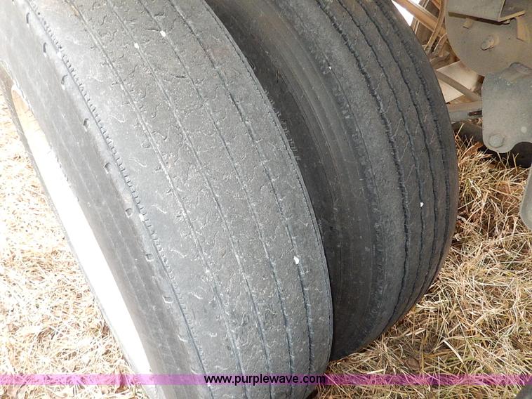 image for item H1252 1998 Dakota single hopper grain trailer